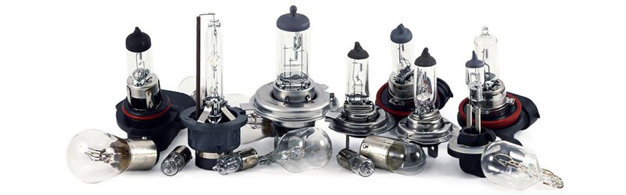 Auswahl an Fahrzeuglampen: Halogen-Scheinwerferlampen, Xenon-Brenner, Kugel- und Glassockellampen
